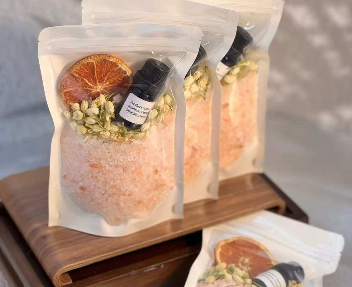 White kraft Himalayan Bath Soak Pouch packaging by Brinelume